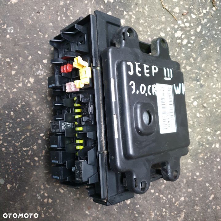 JEPP GRAND CHEROKEE III 3 WK 3.0 SKRZYNKA BEZPIECZNIKOW - 1