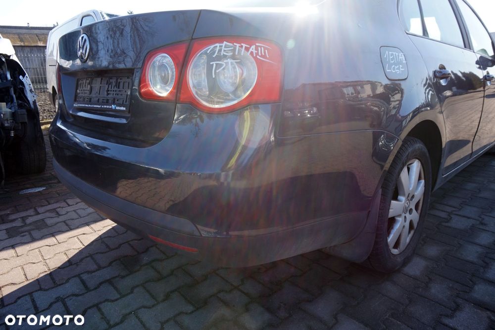 ZDERZAK TYLNY JETTA V SEDAN LC5F  SZARY VOLKSWAGEN 2005-2011 - 2