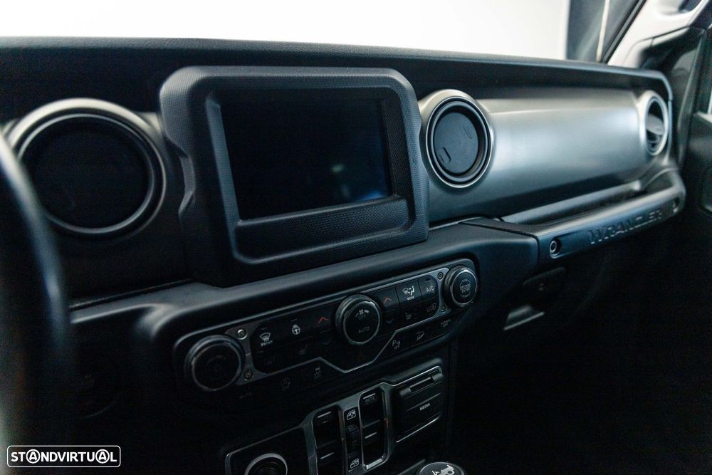 Jeep Wrangler Unlimited 2.2 CRD Sport AT - 48