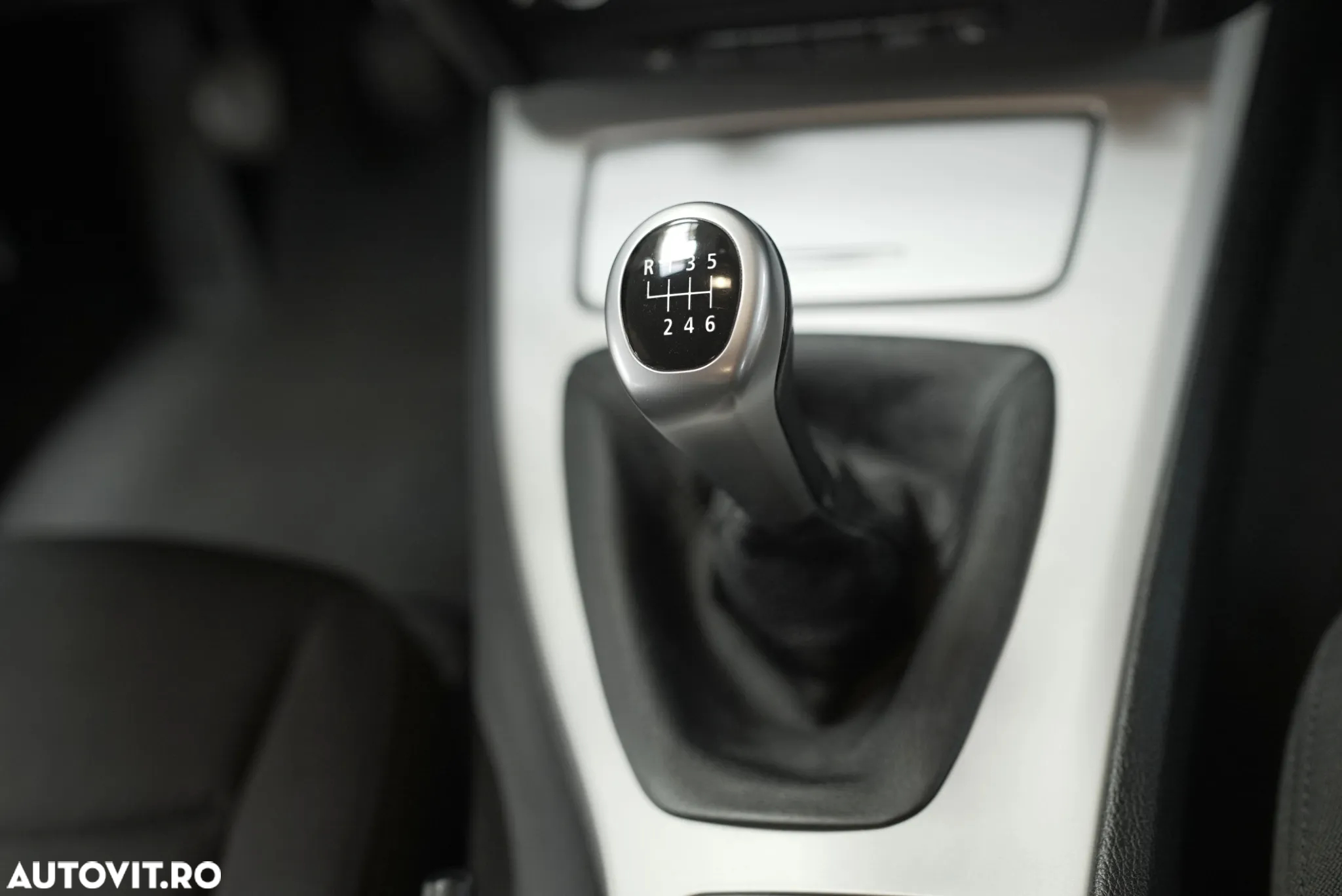 BMW Seria 3 318d - 10