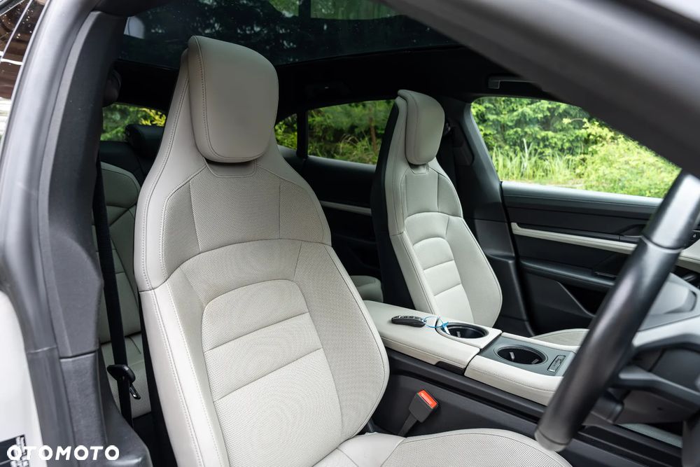 Porsche Taycan 4 - 21