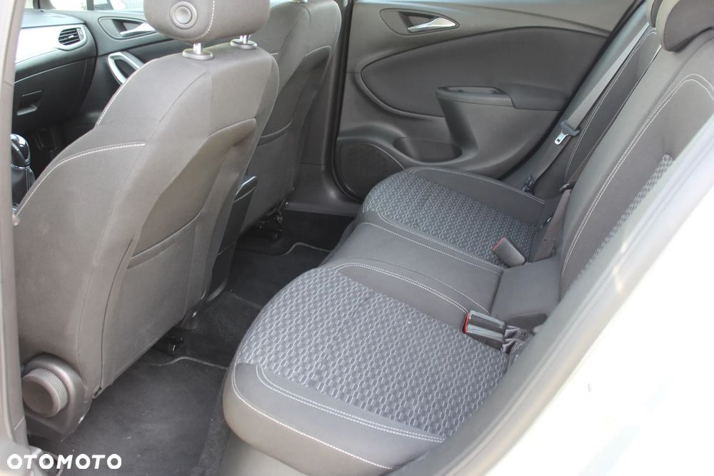 Opel Astra 1.6 D (CDTI) Dynamic - 11