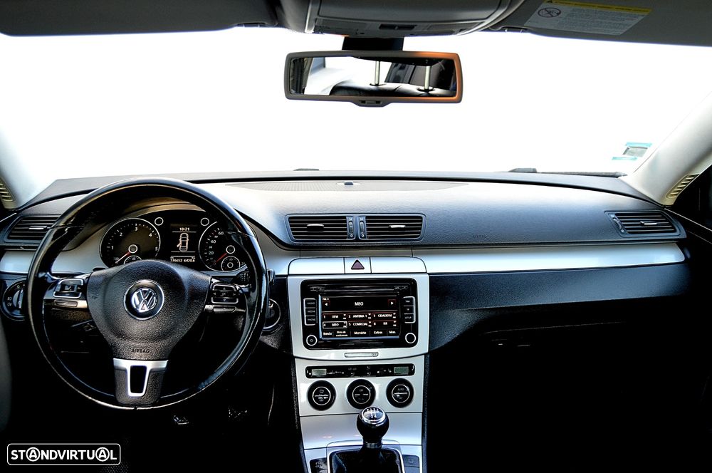 VW Passat 2.0 TDI Trendline BlueMotion - 22