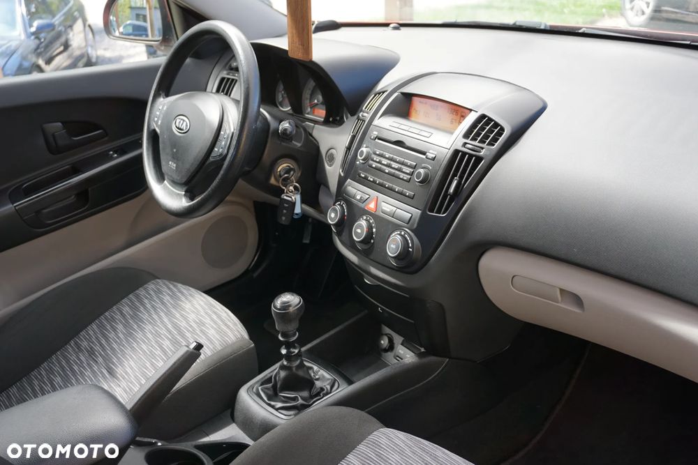 Kia Ceed 1.4 Comfort + - 16