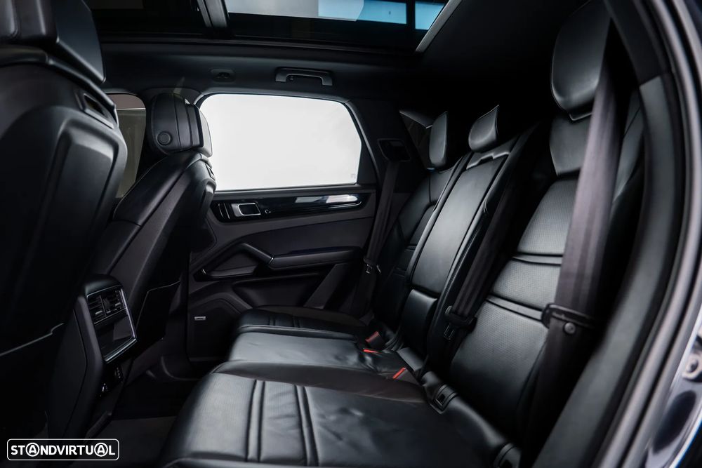 Porsche Cayenne - 34