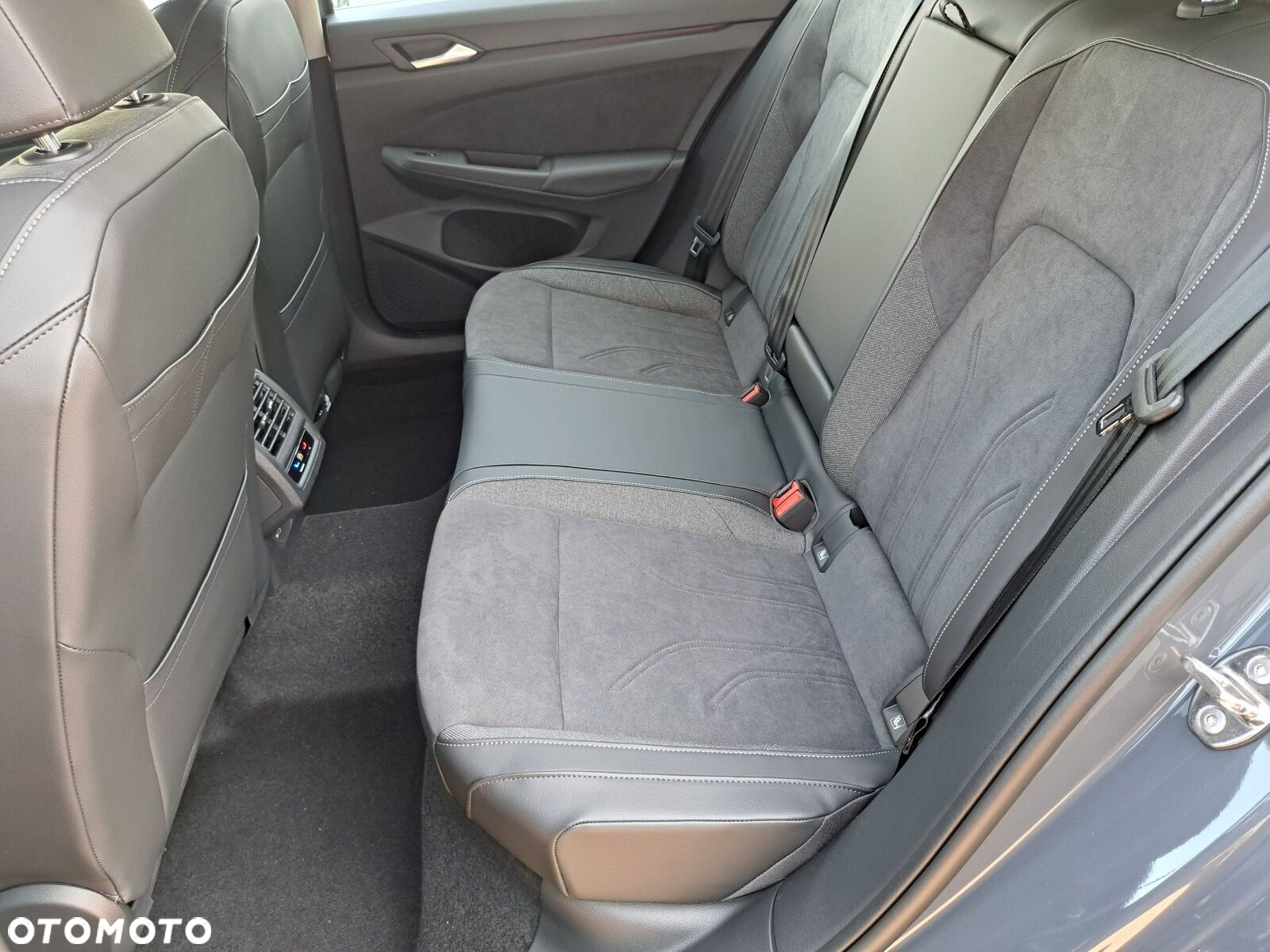 Volkswagen Golf - 12
