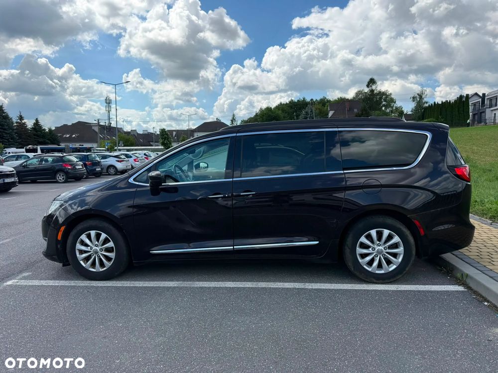 Chrysler Pacifica - 5