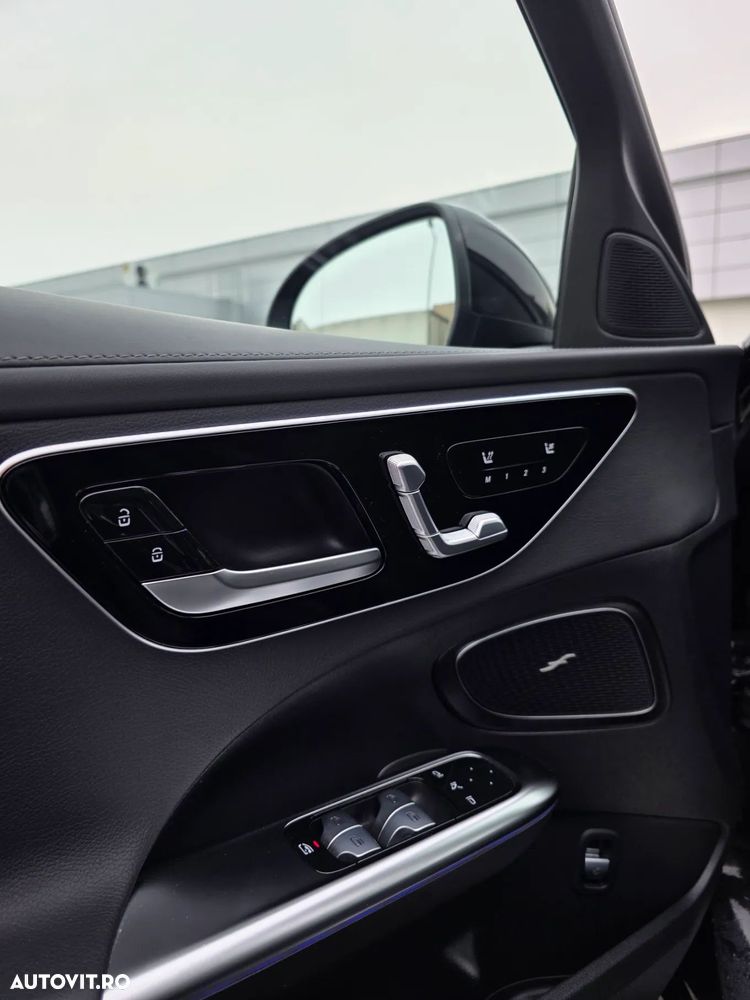 Mercedes-Benz C 300 4Matic T 9G-TRONIC AMG Line - 11