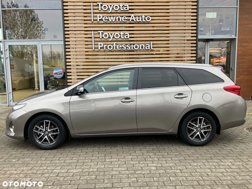 Toyota Auris 1.6 Premium - 3