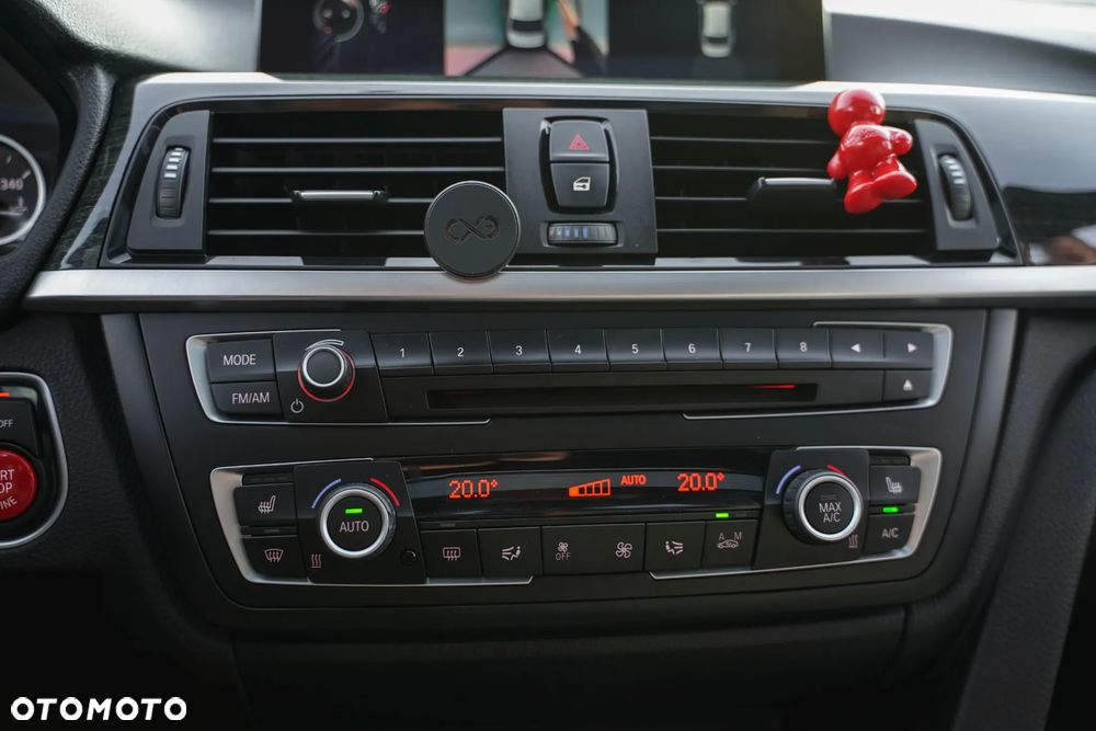 BMW Seria 3 335i Sport-Aut Sport Line - 38
