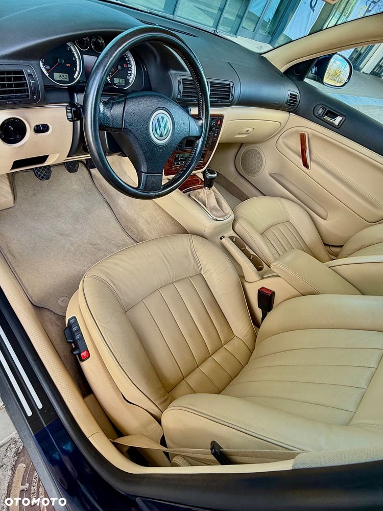 Volkswagen Passat - 12