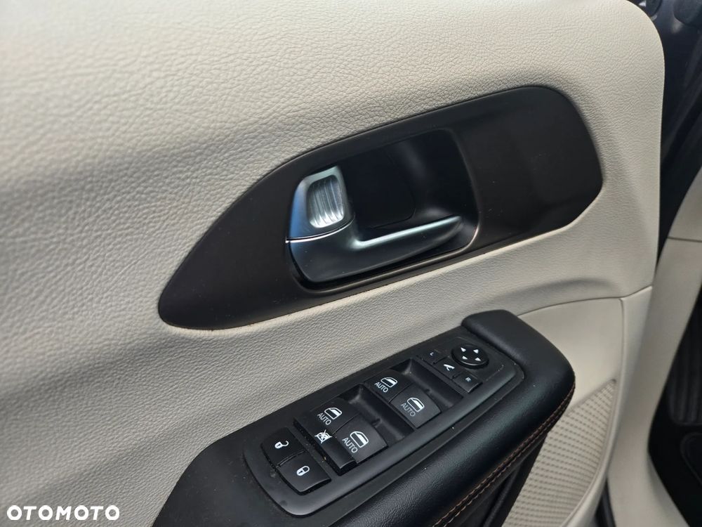 Chrysler Pacifica - 20
