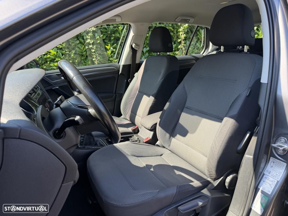 VW Golf 1.6 TDI Confortline - 12