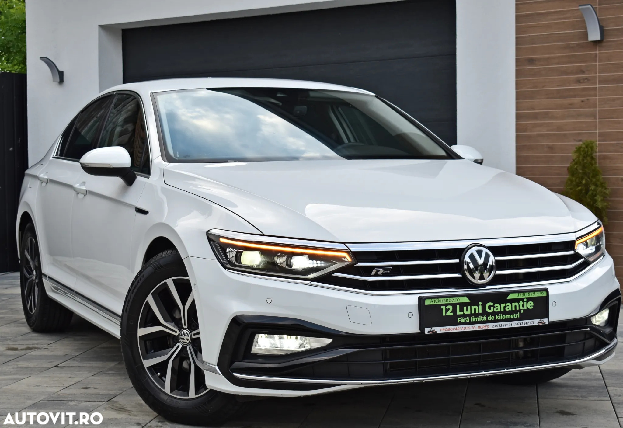 Volkswagen Passat Variant 2.0 TDI SCR DSG R-Line - 29