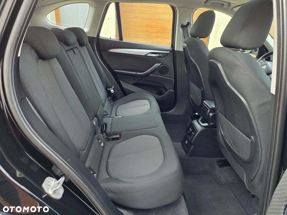 BMW X1 sDrive18i - 13