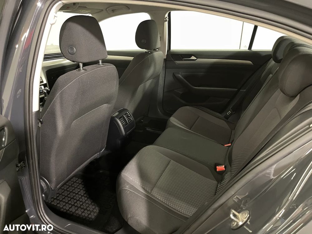 Volkswagen Passat 2.0 TDI Advance - 12