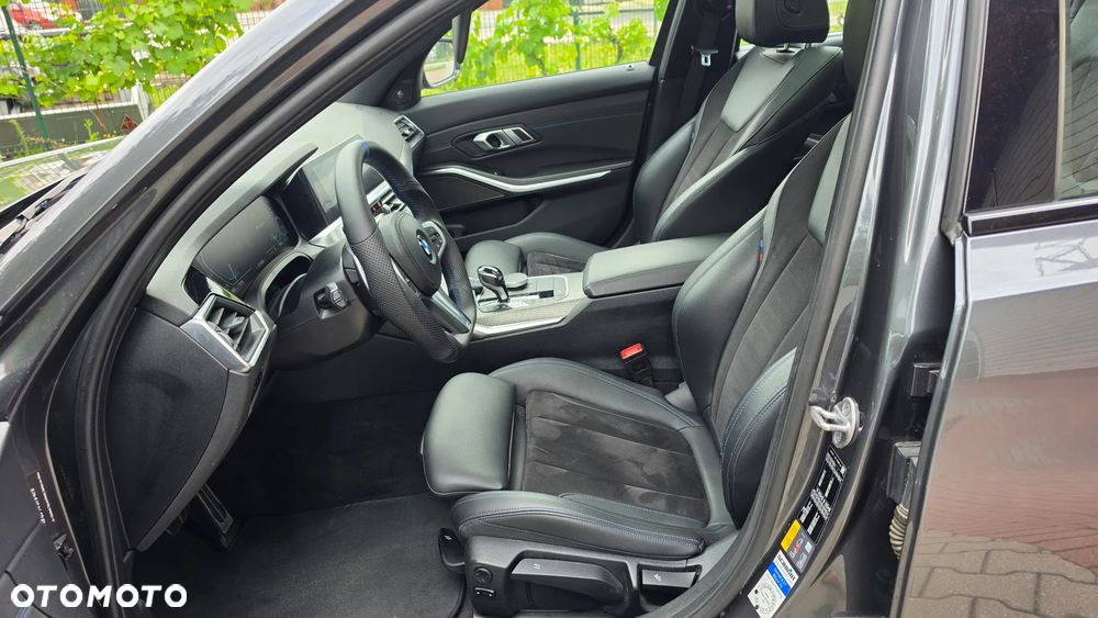 BMW Seria 3 330e M Sport - 12