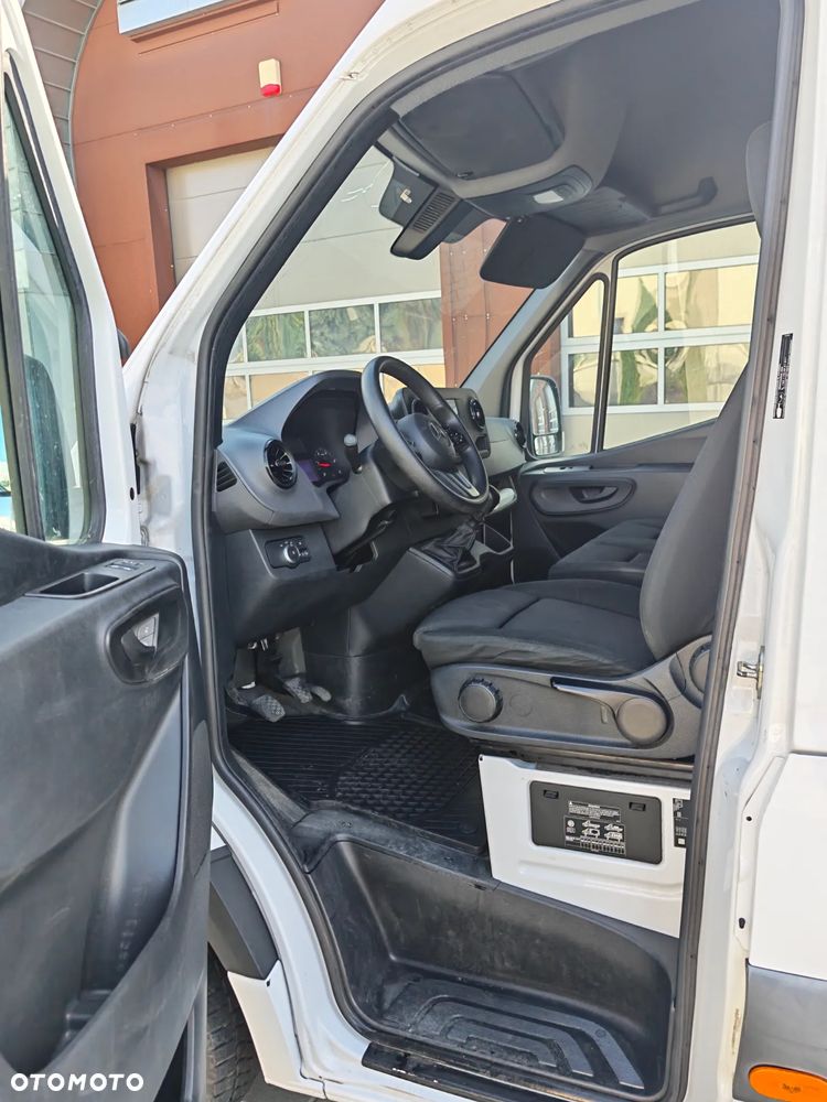 Mercedes-Benz Sprinter - 23