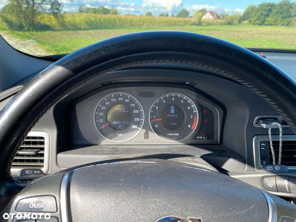 Volvo V70 2.5T Momentum - 13