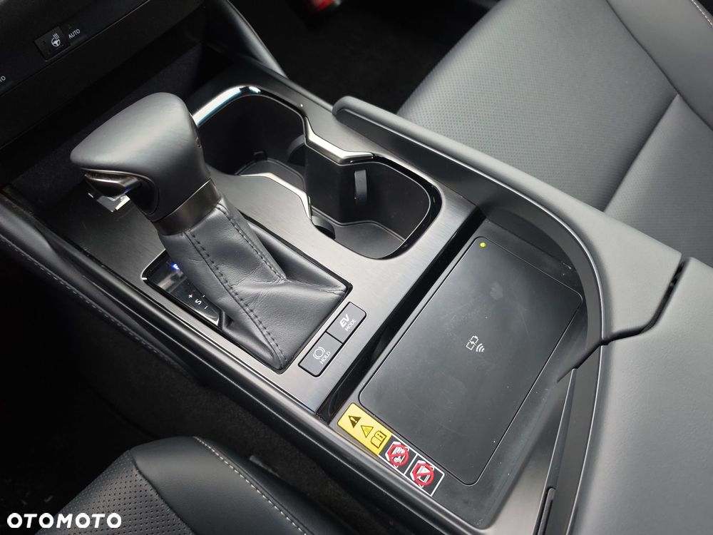 Lexus ES 300h Business Edition - 21