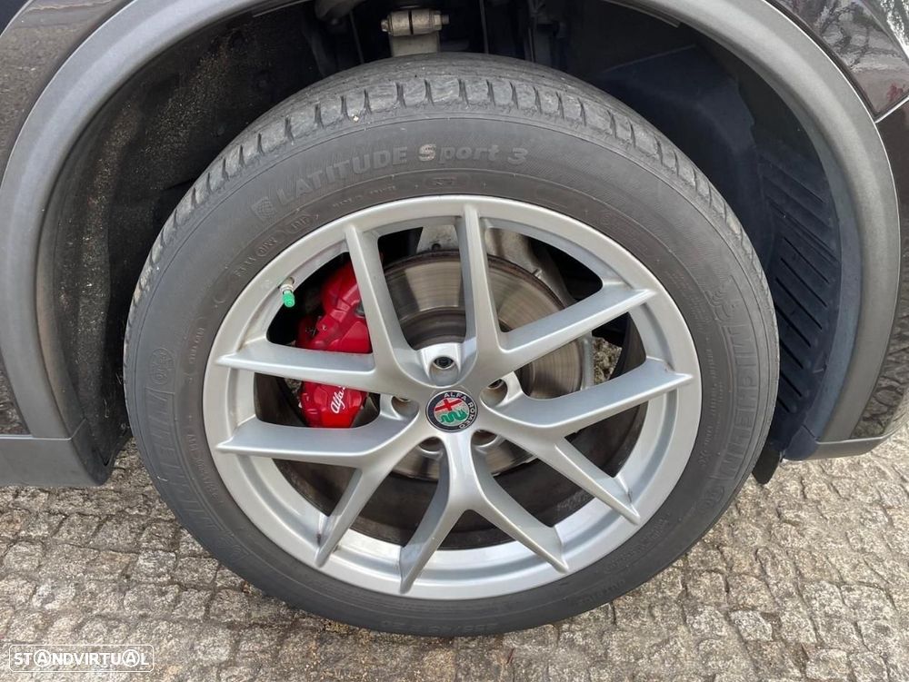 Alfa Romeo Stelvio 2.0 Turbo 16V AT8-Q4 First Edition - 25