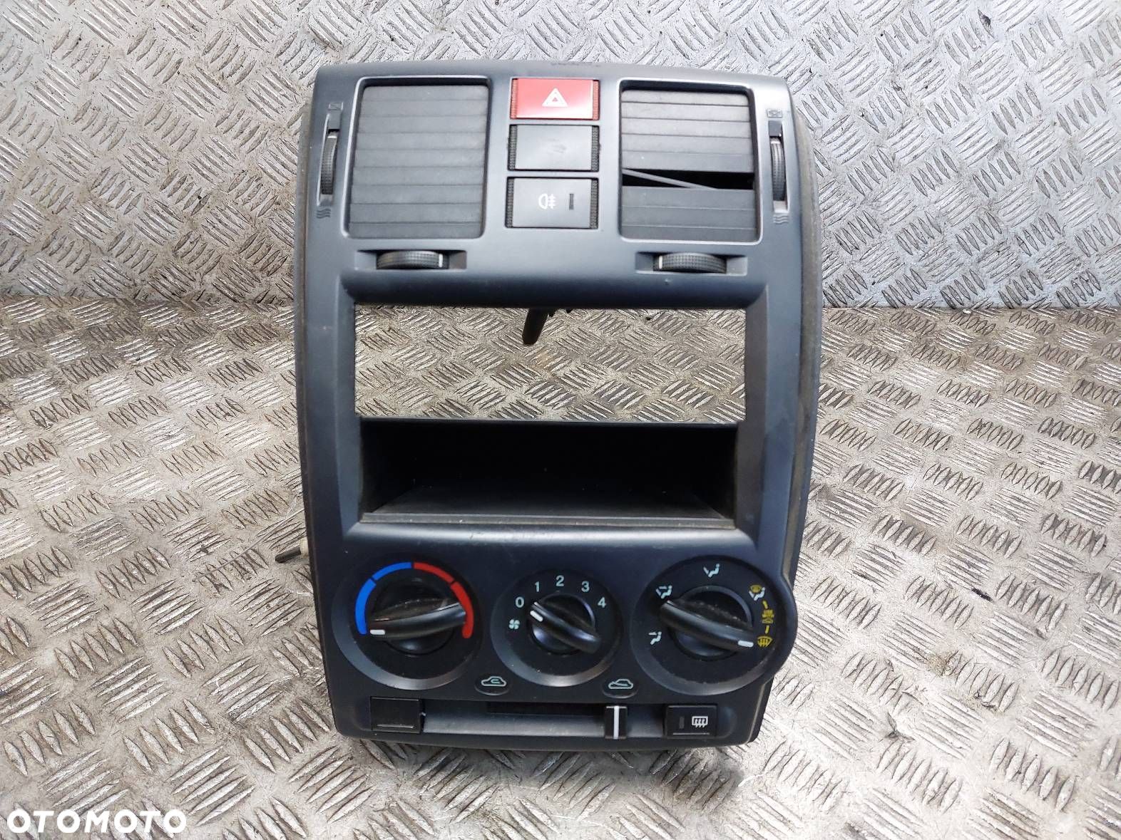 PANEL NAWIEWU KONSOLA ŚRODKOWA RAMKA HYUNDAI GETZ I - 1