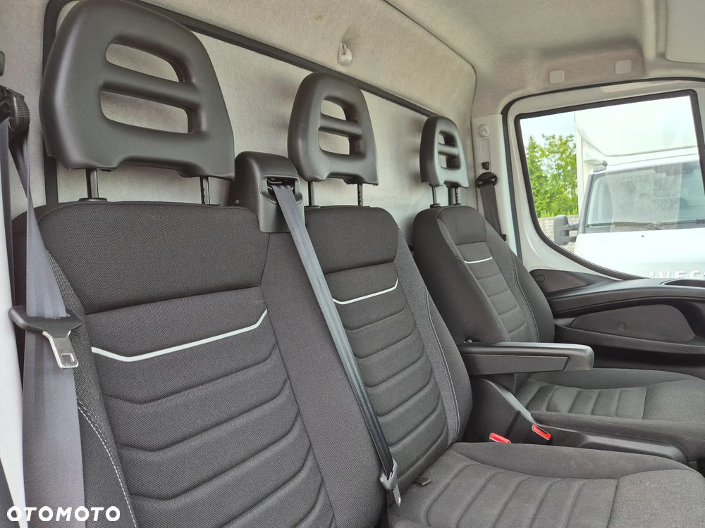 Iveco Daily 35S14 2.3 HPi, kontener 8PAL, winda 750KG, klimatyzacja - 18