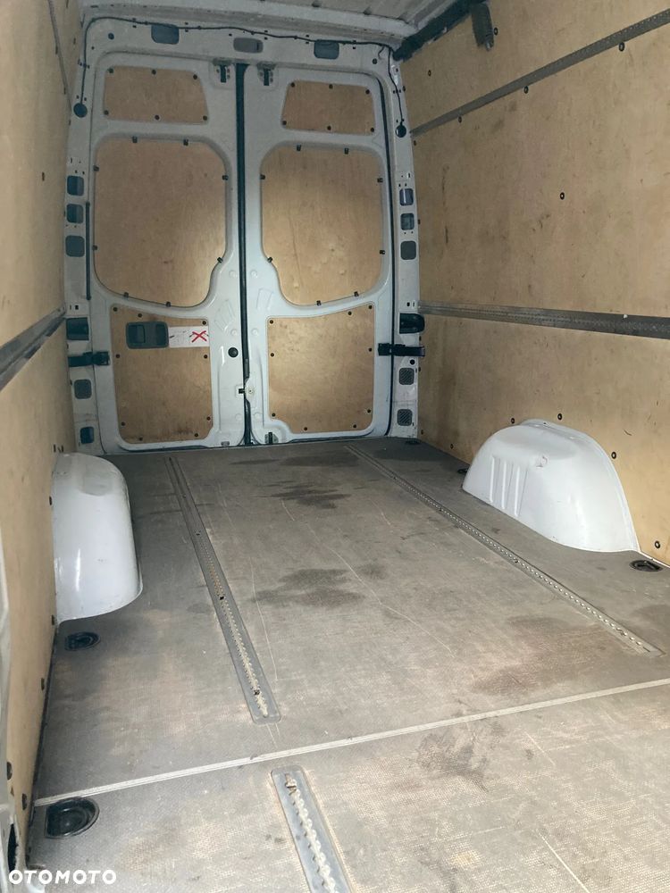 Mercedes-Benz Sprinter - 9
