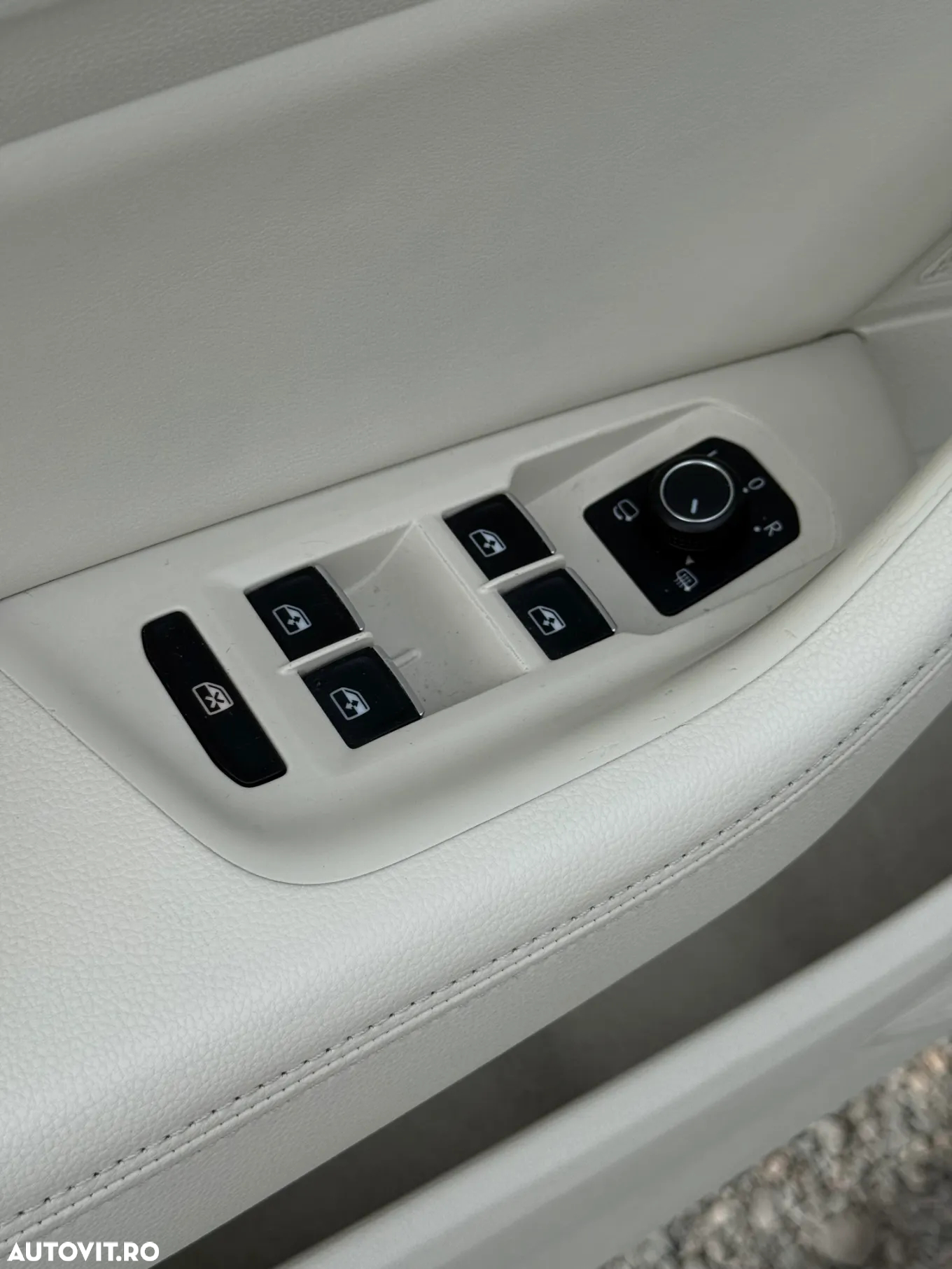 Volkswagen Passat Variant 2.0 TDI SCR 4Motion DSG Highline - 29
