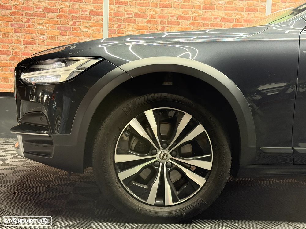 Volvo V90 Cross Country 2.0 D4 Pro AWD Geartronic - 4