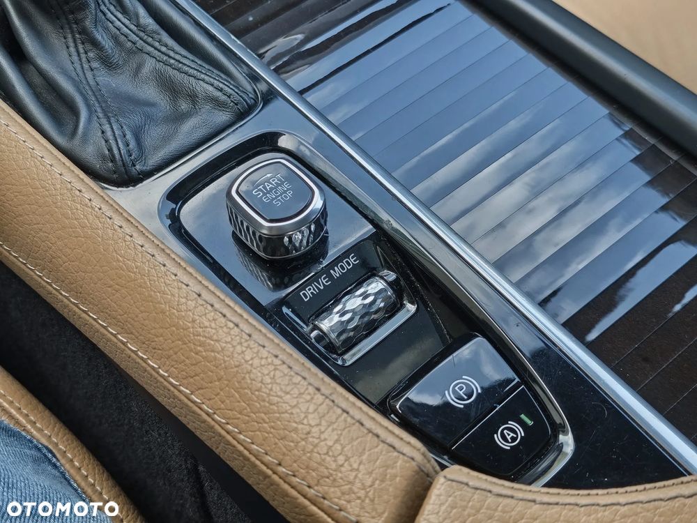 Volvo XC 90 T6 AWD Momentum 7os - 29