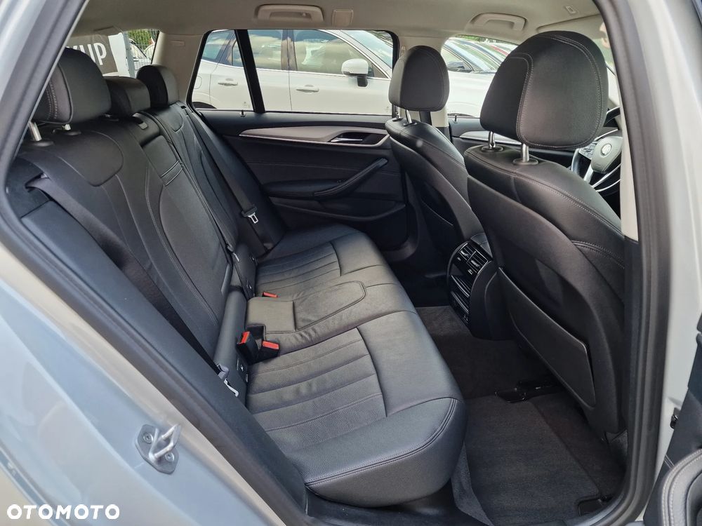 BMW Seria 5 518d - 25
