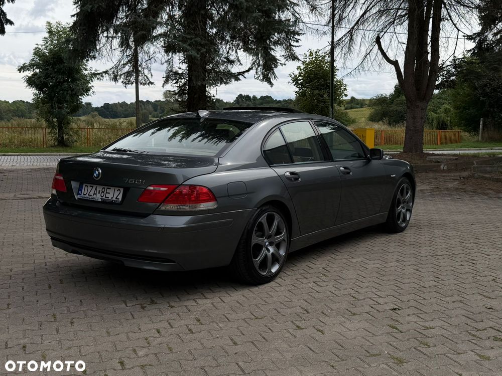 BMW Seria 7 750i - 6
