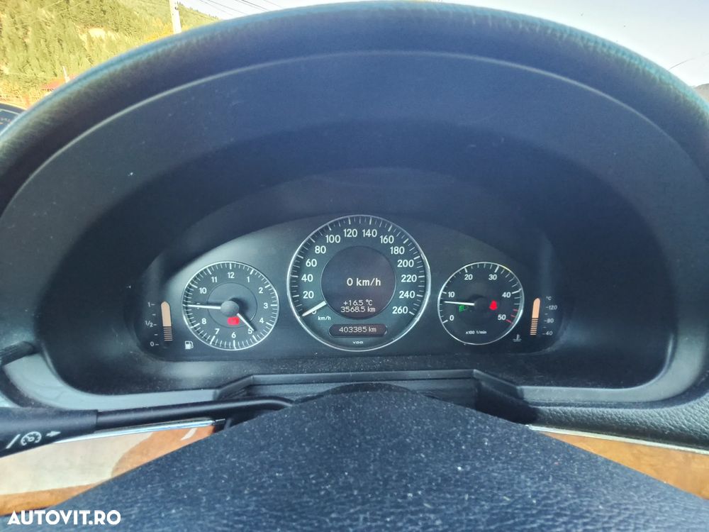 Mercedes-Benz E 220 CDI - 9