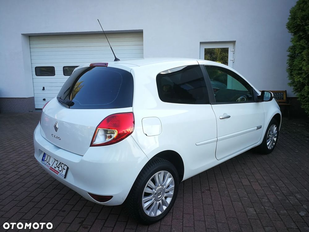 Renault Clio 1.2 16V 75 Expression - 9