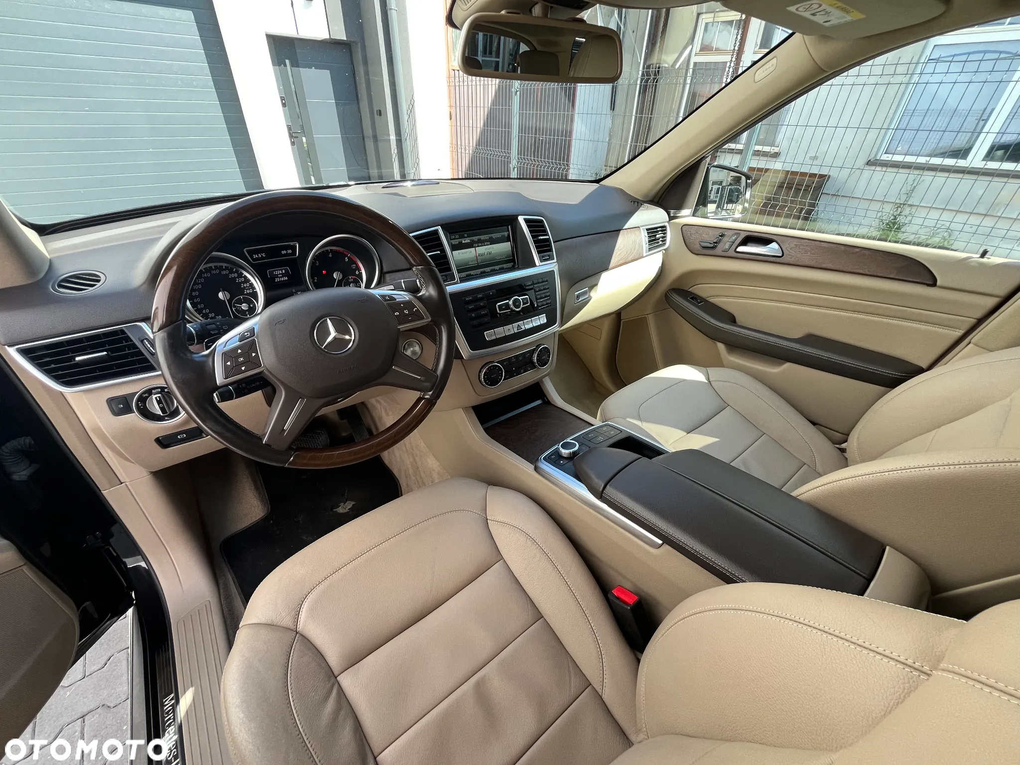 Mercedes-Benz ML 350 BlueTec 4-Matic - 4