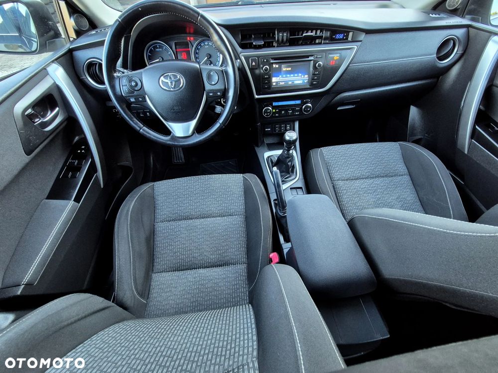 Toyota Auris 1.6 Premium + - 7