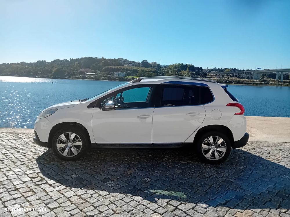 Peugeot 2008 1.2 PureTech Allure - 5