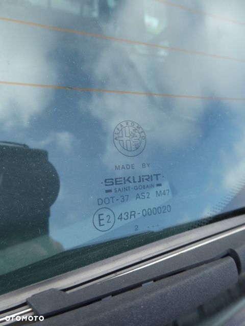 ALFA ROMEO 147 00-04 KLAPA BAGAŻNIKA SZYBA TYŁ GOŁA 821A HB 3D - 5
