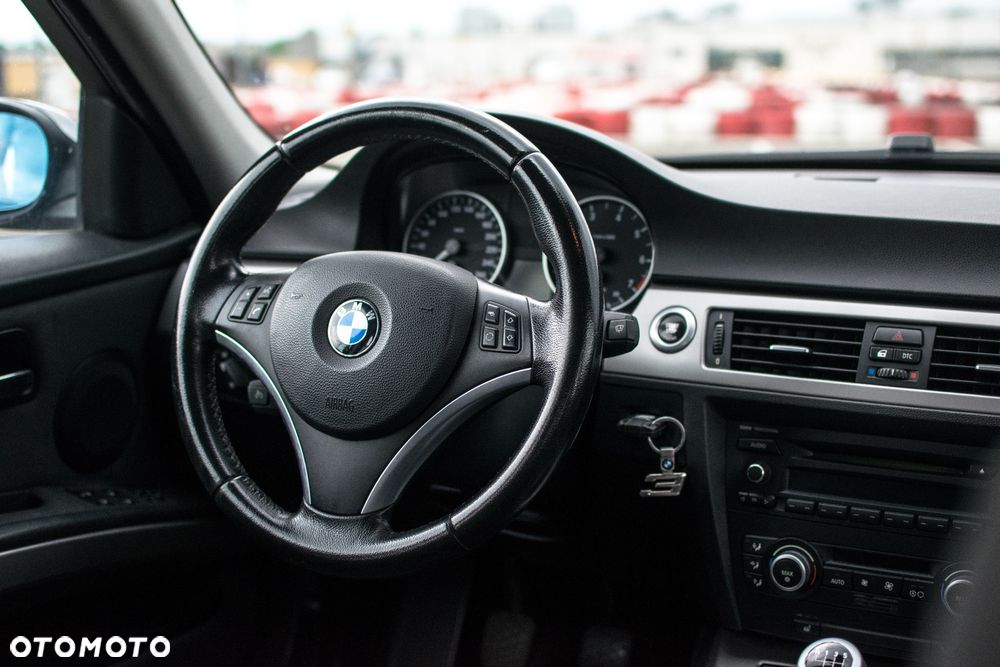BMW Seria 3 318i Touring - 7
