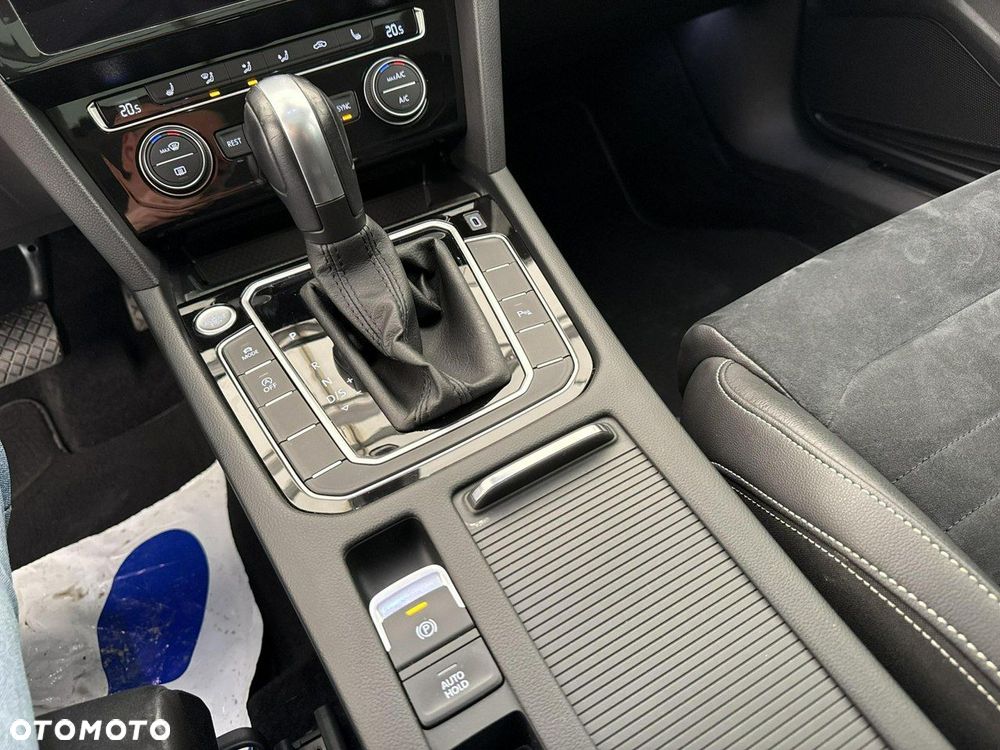 Volkswagen Passat - 16