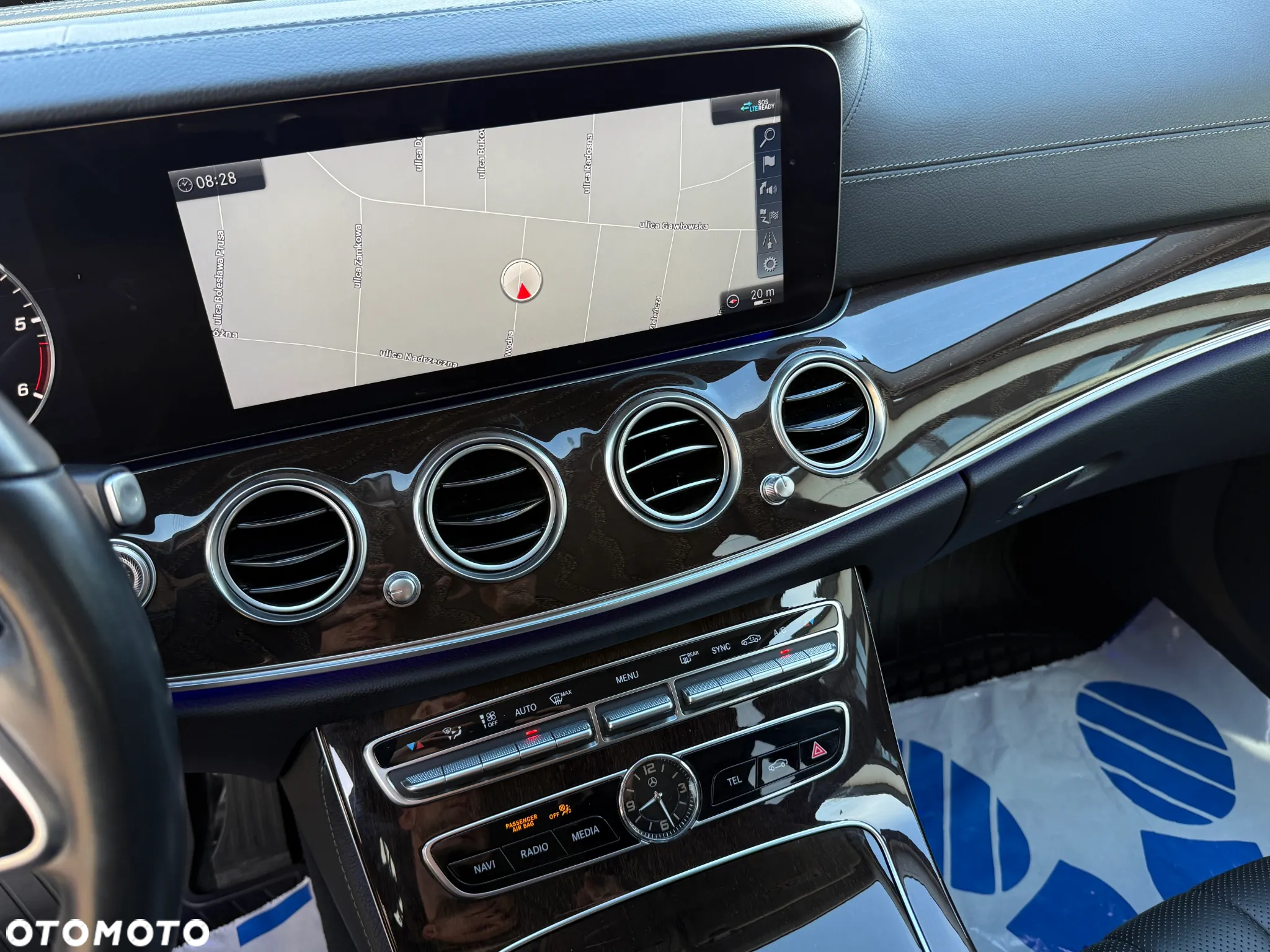 Mercedes-Benz Klasa E 220 d 4-Matic 9G-TRONIC - 13