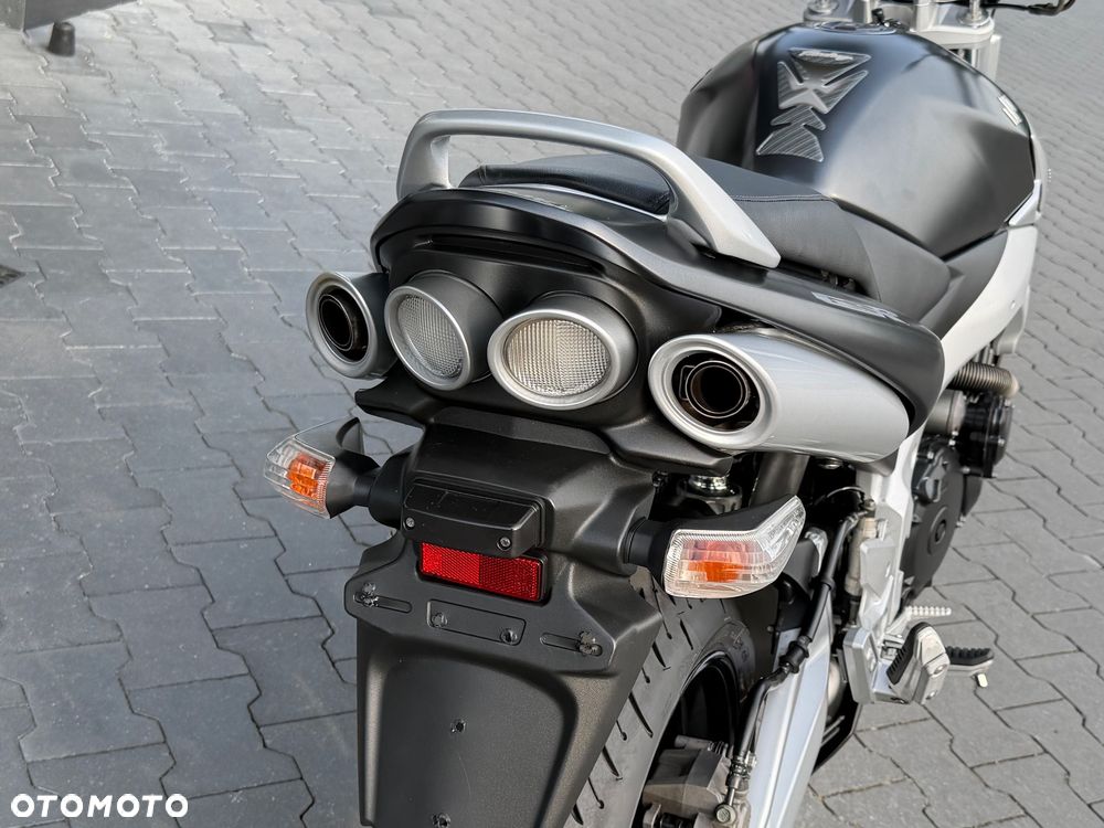 Suzuki GSR - 12