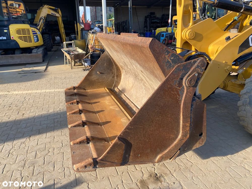 Caterpillar CAT 908H2, 6200 MTH, ŁYŻKA OTWIERANA + WIDŁY, z NIEMIEC, - 18