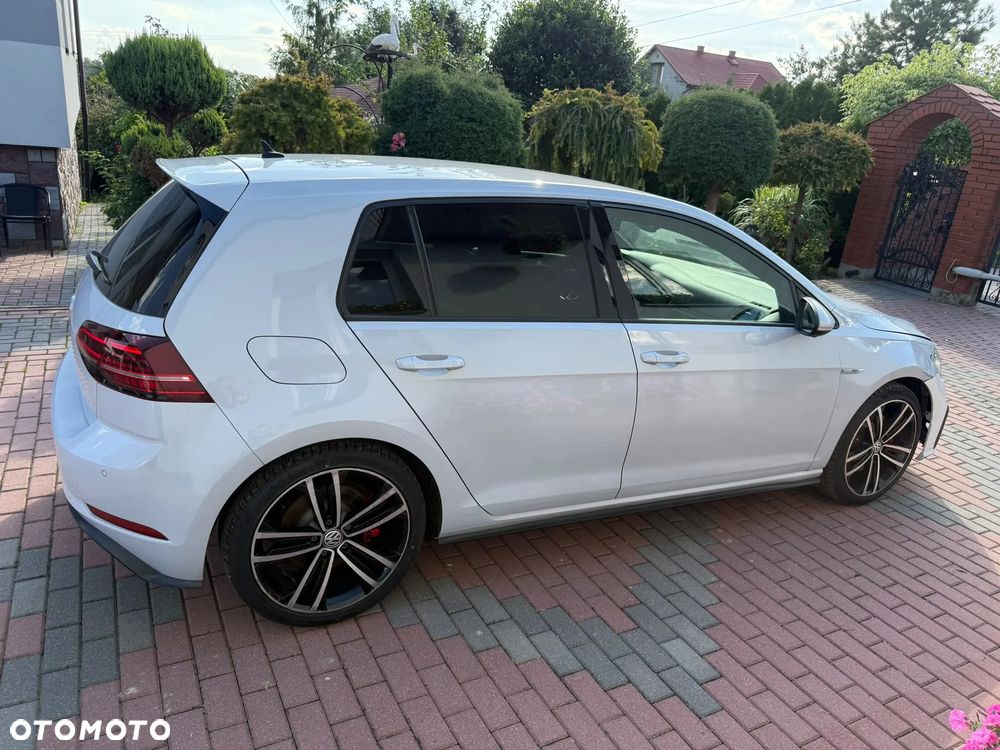 Volkswagen Golf - 15