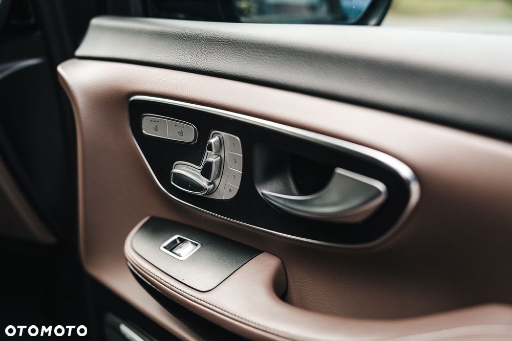 Mercedes-Benz Klasa V - 16