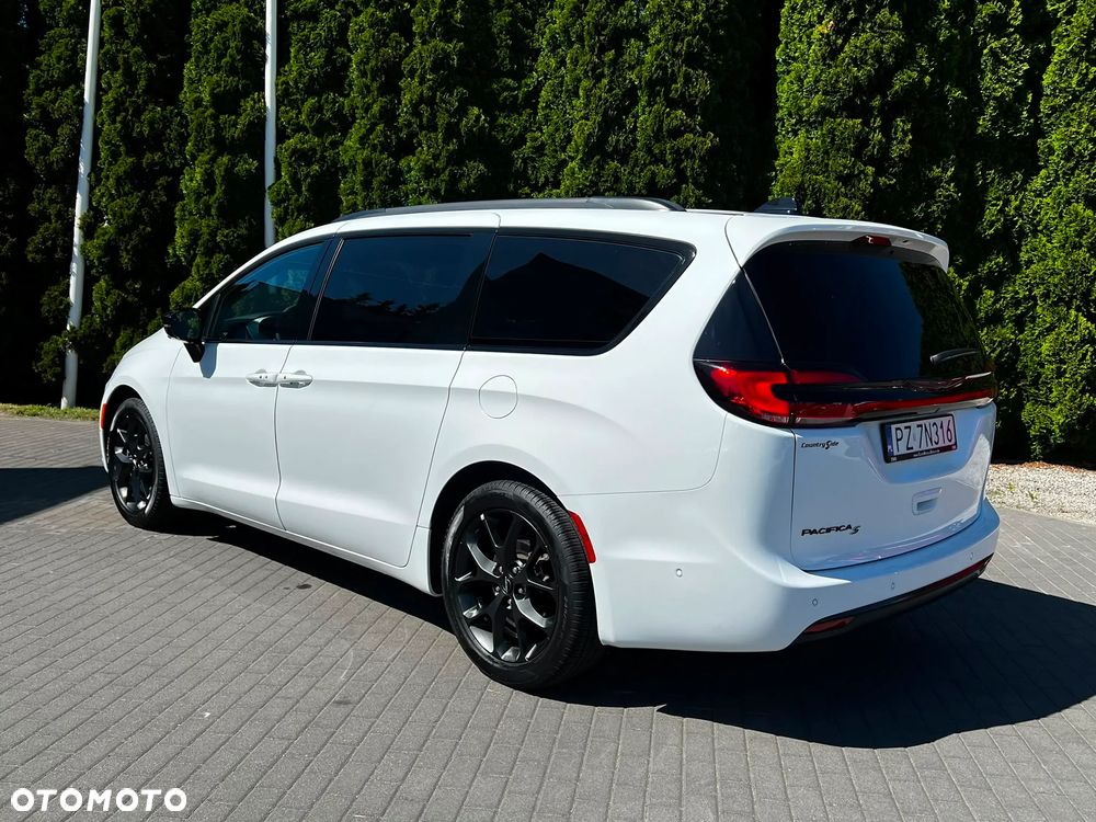 Chrysler Pacifica - 4