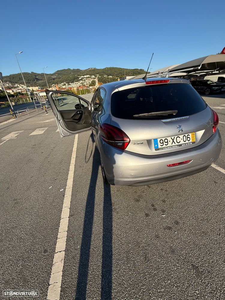 Peugeot 208 1.2 PureTech Signature - 8