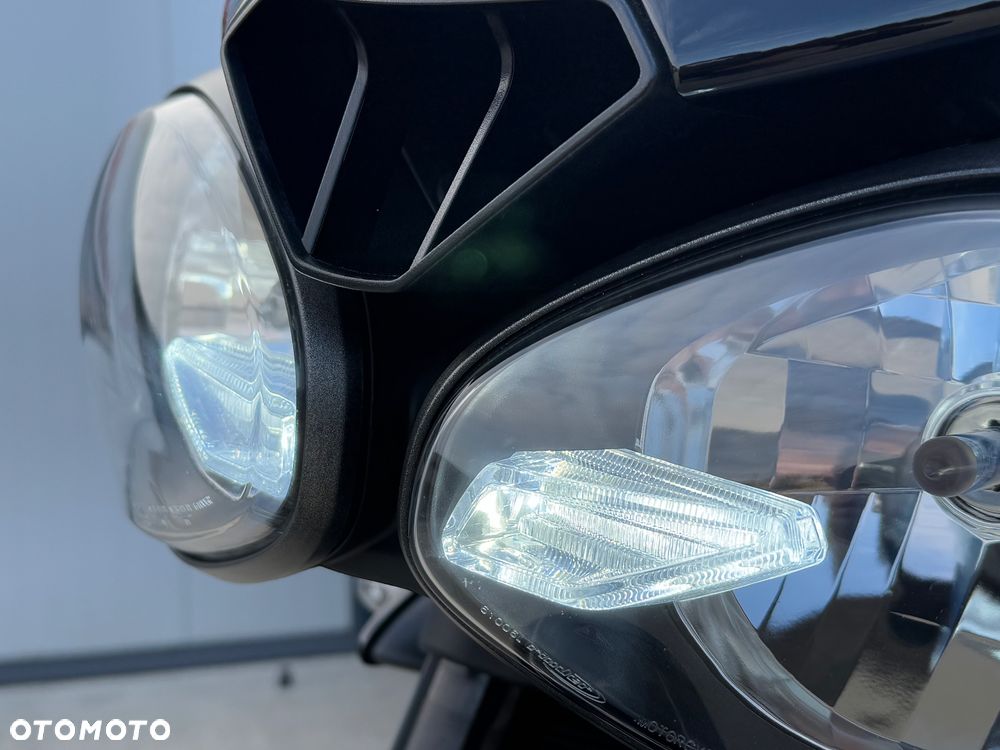 Triumph Street Triple - 38
