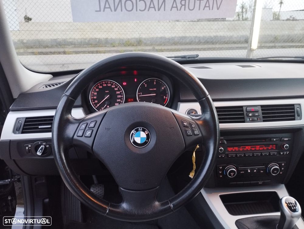 BMW 318 d LifeStyle - 31